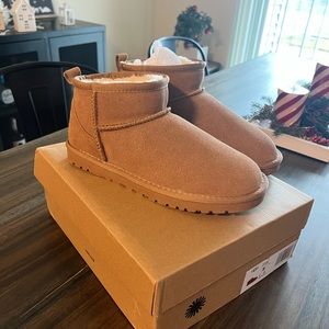 Women’s Ugg classic mini